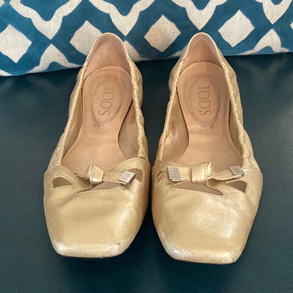 Tod's Gold Flats with Bow Detail